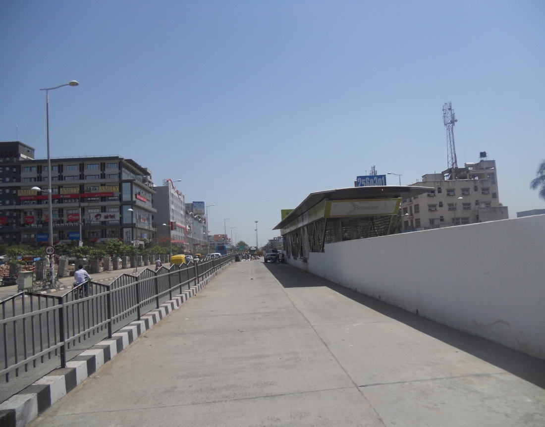 Construction of Railing Between Bus Lane and M.V. Lane of BRTS   on A.B. Road, Indore